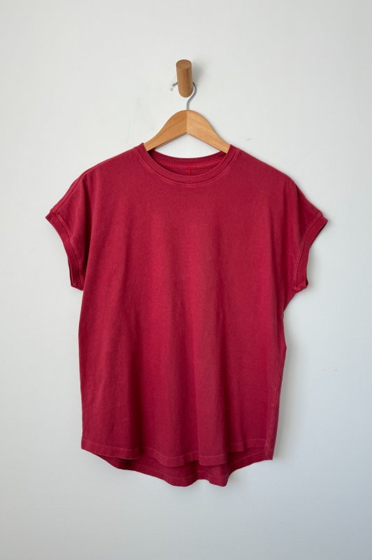 Ease Tee - Crayon Red